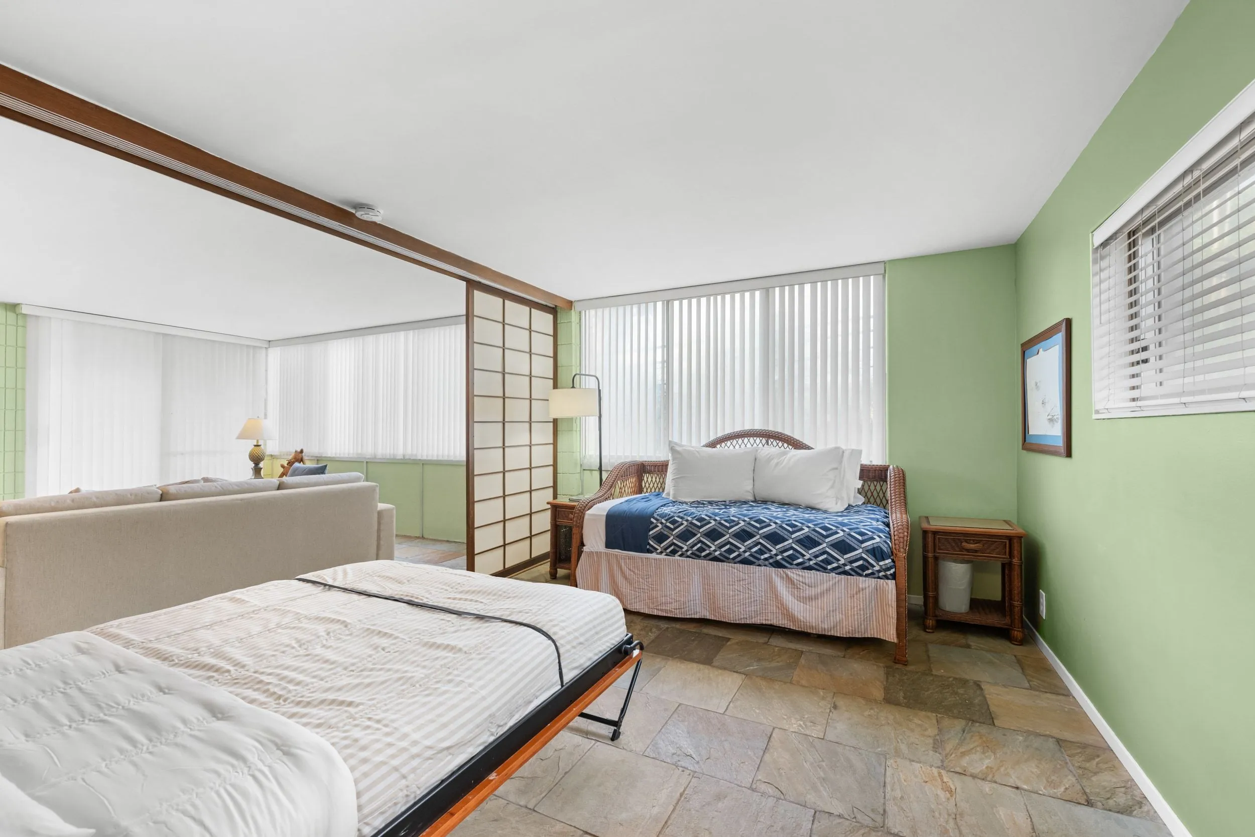 Second sleeping area with a bed behind sliding shoji screens