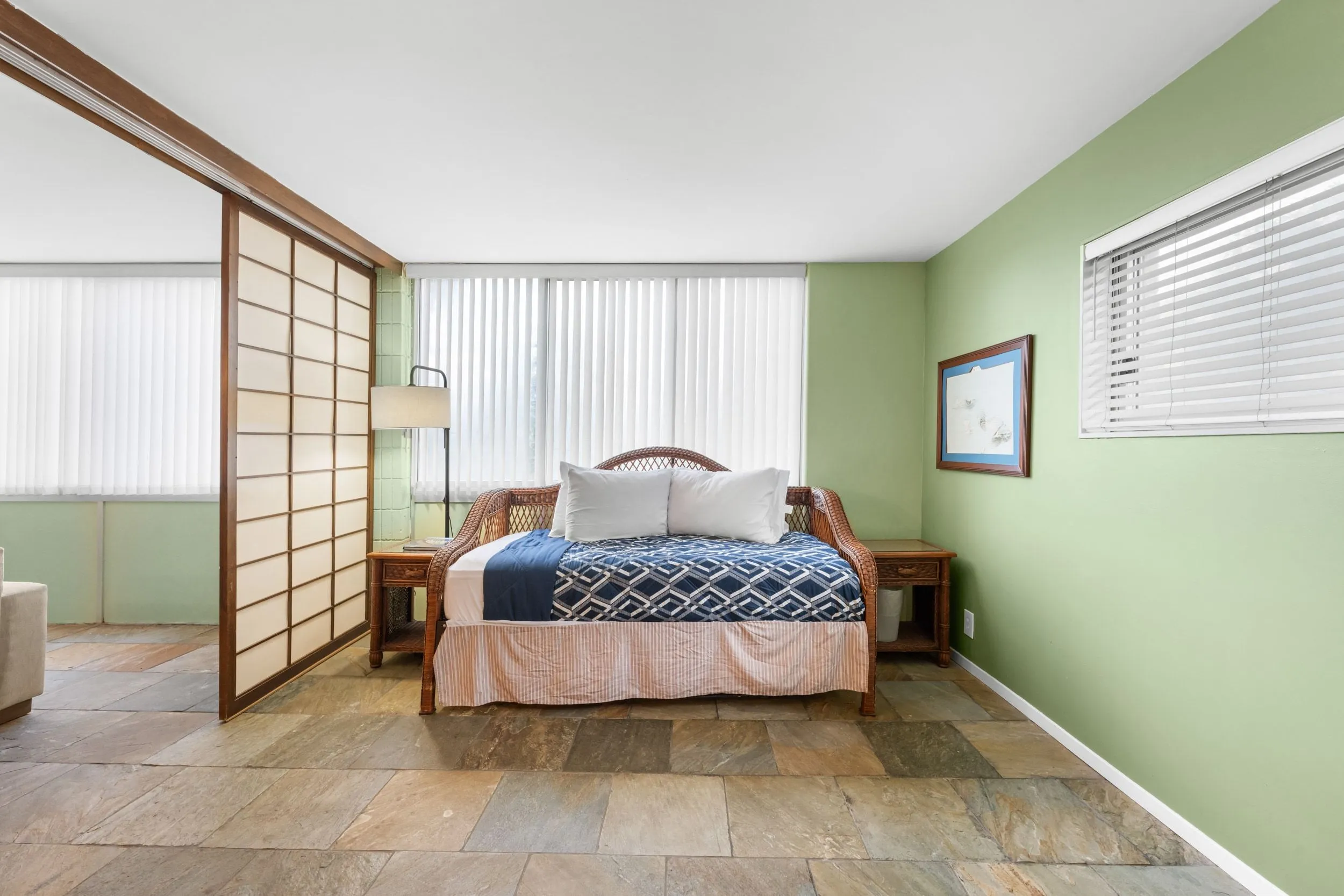 Second sleeping area behind sliding shoji screens